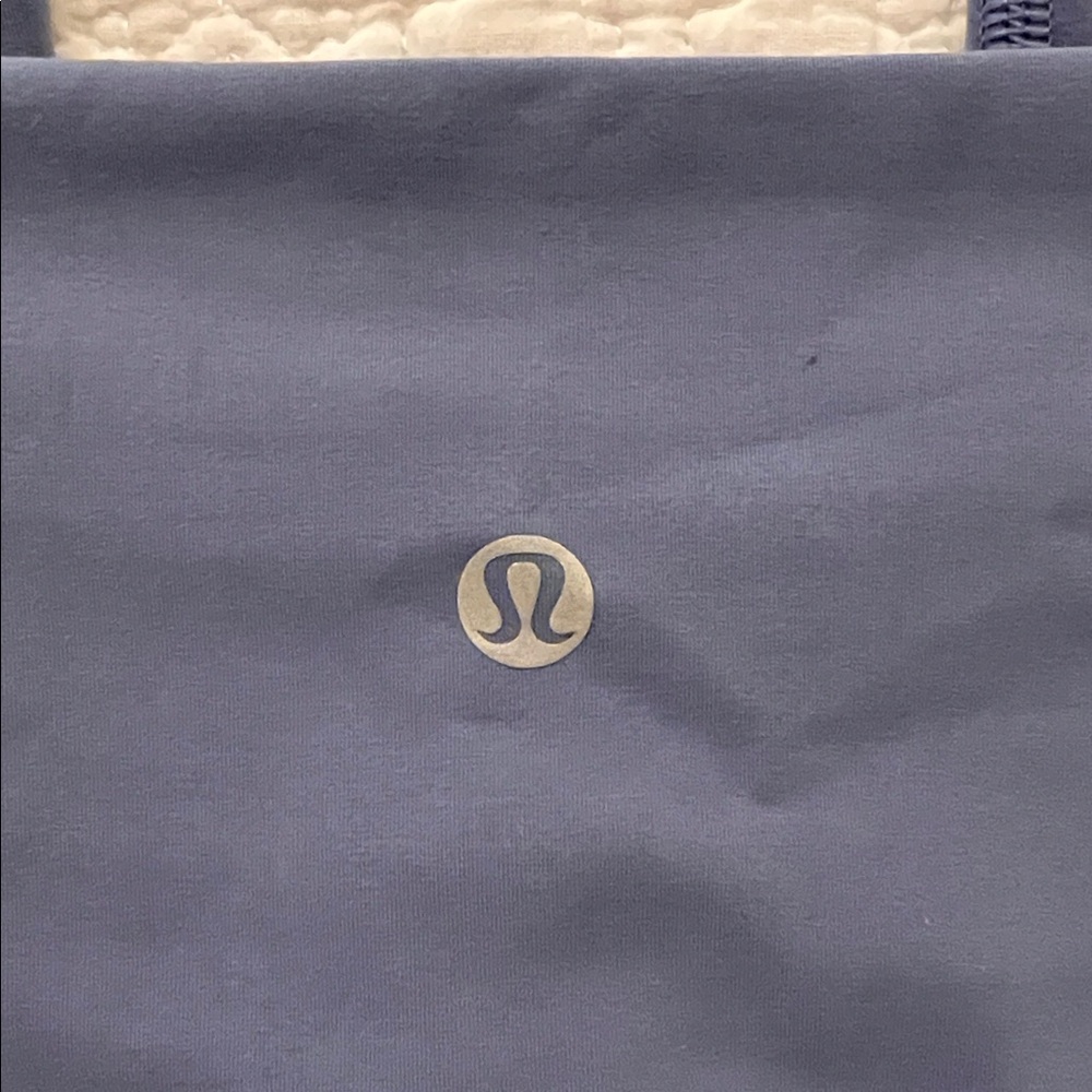 Lululemon Leggings size 8 In Movement 7/8 Tight *Everlux 25" - Picture 4 of 10